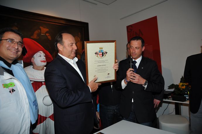 Ingrandisci la foto